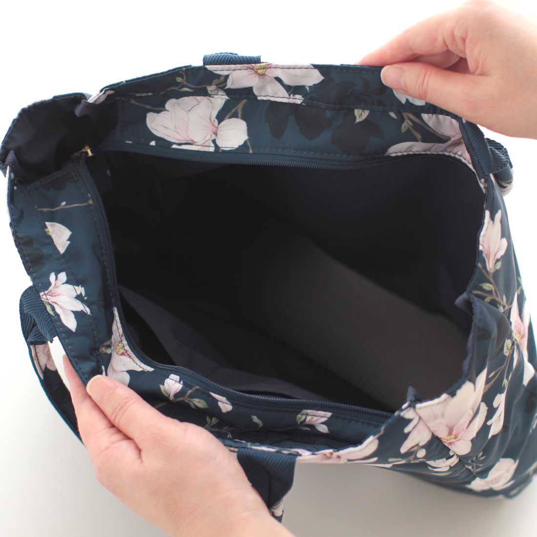 ウェッジウッド A4横長トートバッグ Magnolia マグノリア ネイビー