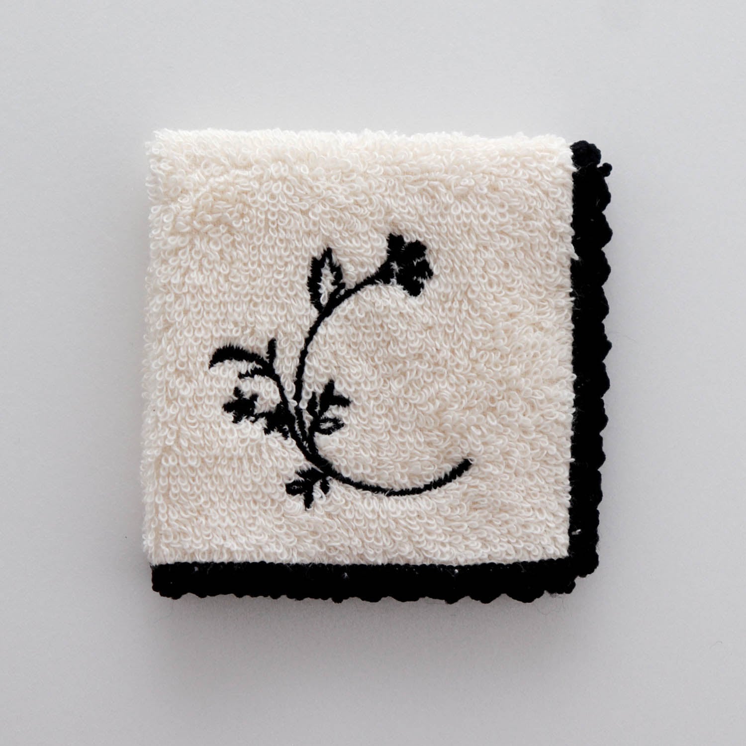 オーガニック ミニタオルハンカチ フラワー 刺繍 ベージュ