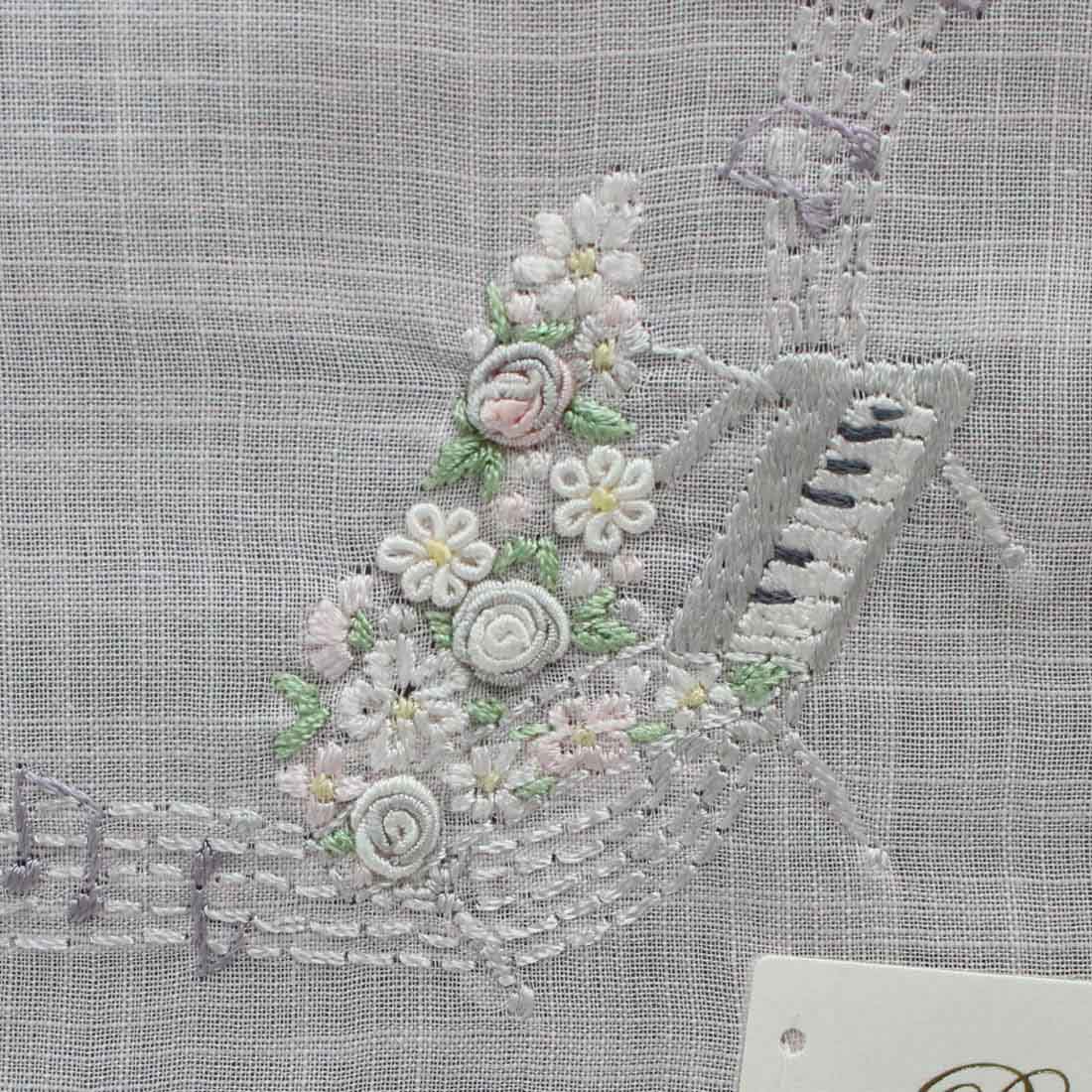 未使用品★ポアンポアン　ベトナム手刺繍　ハンカチ★淡い小花柄 送料無料】ベトナム手刺繍ハンカチ 花 5213 ホワイト