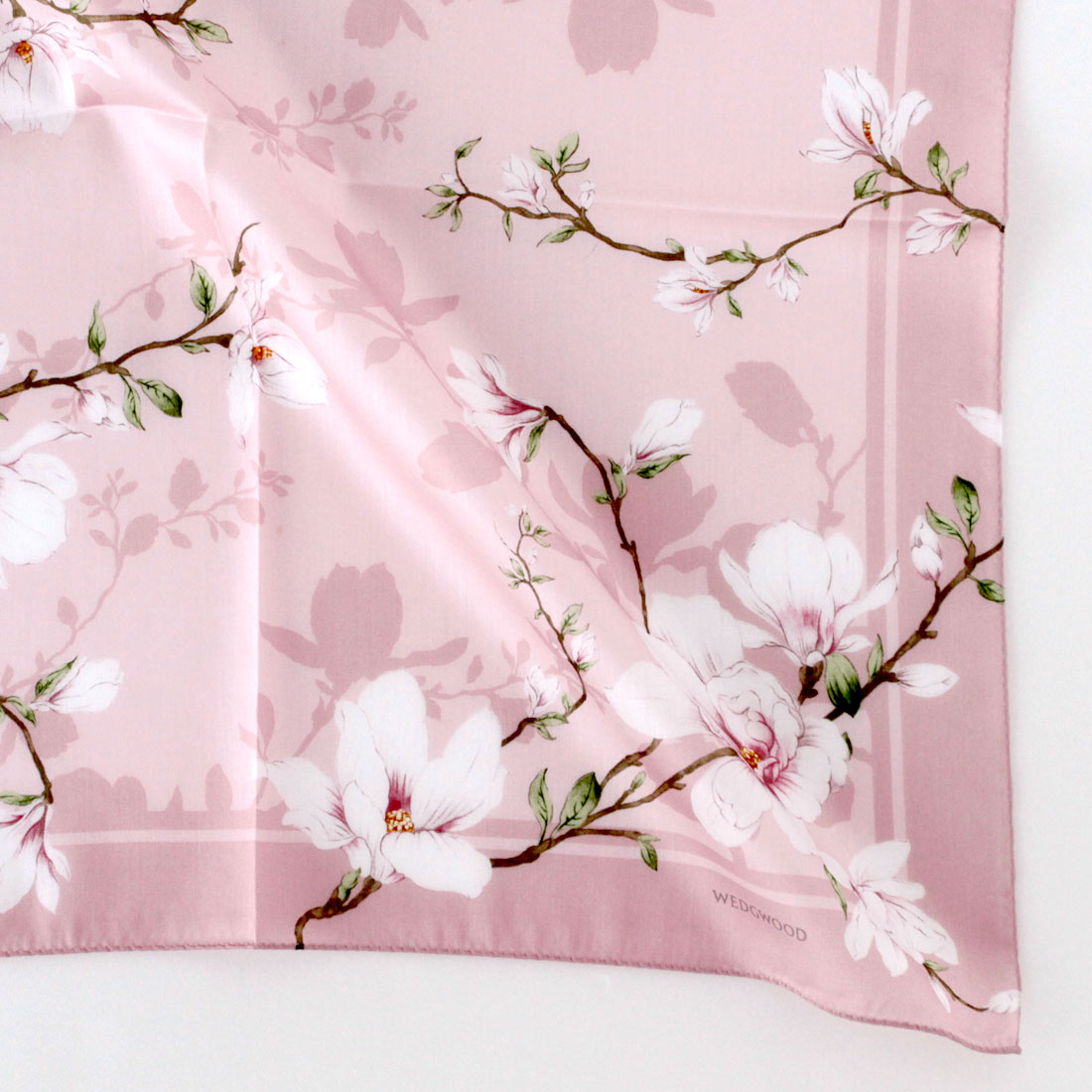 ウェッジウッド 大判 プリントハンカチ（58cm）マグノリア 0002 ピンク