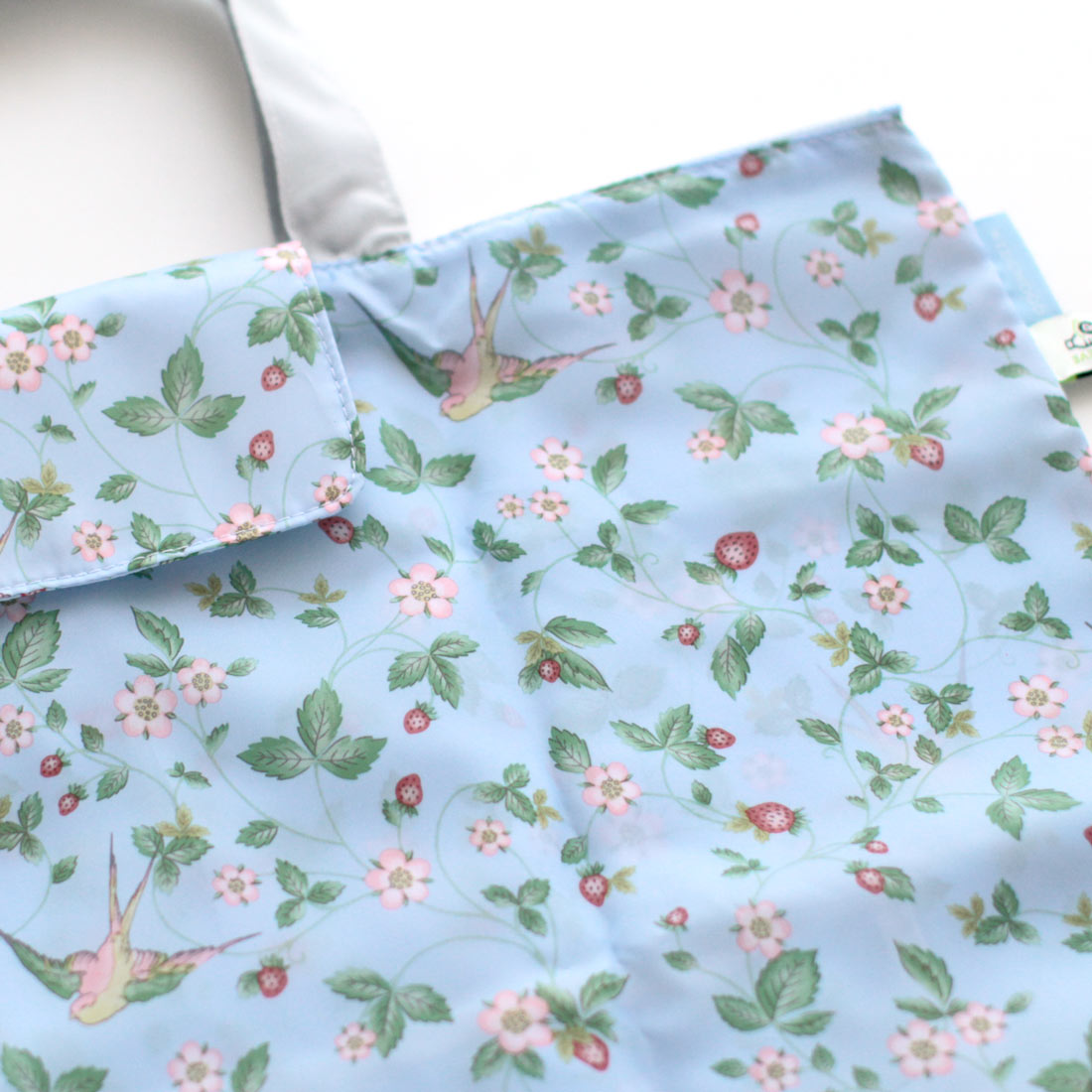 BAGGU エレクトリックストロベリー　リバースフラワー　巾着付　エコバッグ BAGGU エレクトリックストロベリー リバースフラワー 巾着付 エコ