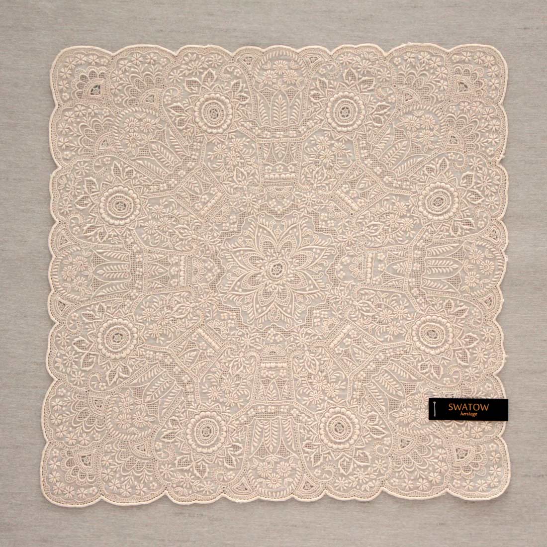 【送料無料】汕頭手刺繍　ハンカチ　八人衆　李慶珍 送料無料】汕頭手刺繍 ハンカチ 八人衆 李慶珍 | レディース,スワトウ