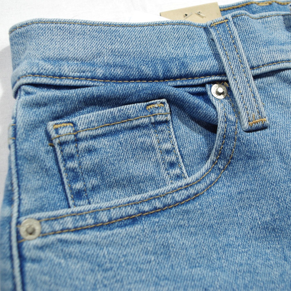 Levi's （リーバイス）HIGH-WAISTED MOM JEANS Summer Stray テーパードデニム