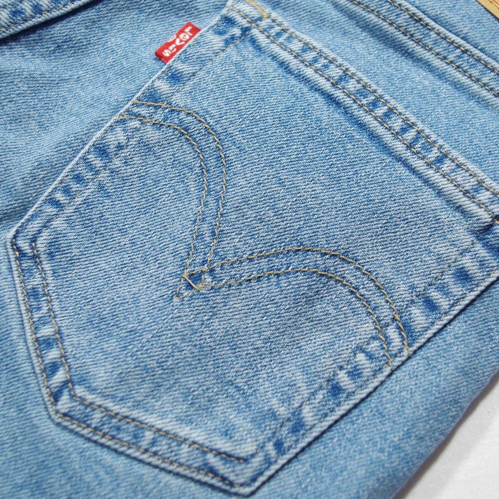 Levi's （リーバイス）HIGH-WAISTED MOM JEANS Summer Stray テーパードデニム