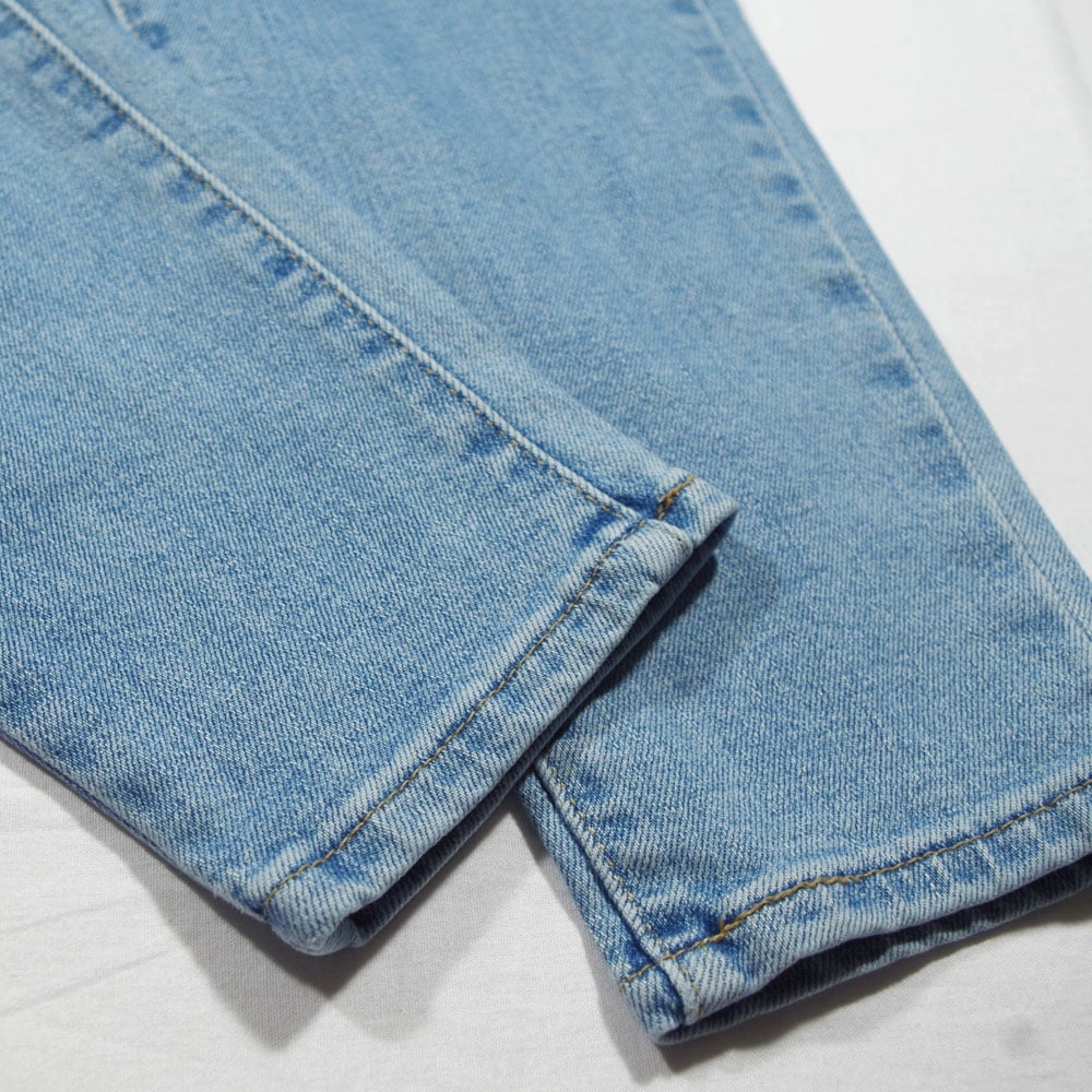 Levi's （リーバイス）HIGH-WAISTED MOM JEANS Summer Stray テーパードデニム