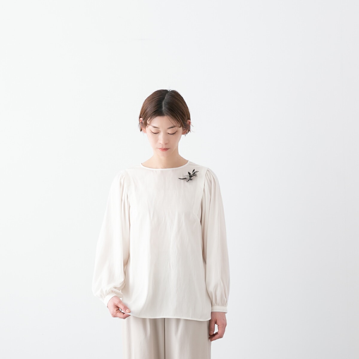 DONEEYU ドニーユ サテン ツイル プルオーバー ブラウス 2色 U-2101