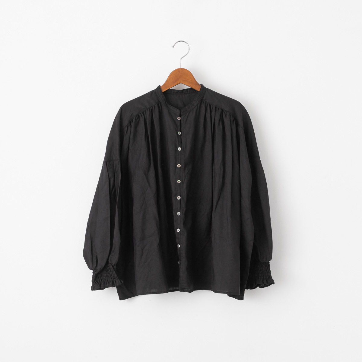 UNIVERSAL TISSU ユニヴァーサルティシュ フレンチリネン バンドカラー ブラウス 4色 UT241BL045