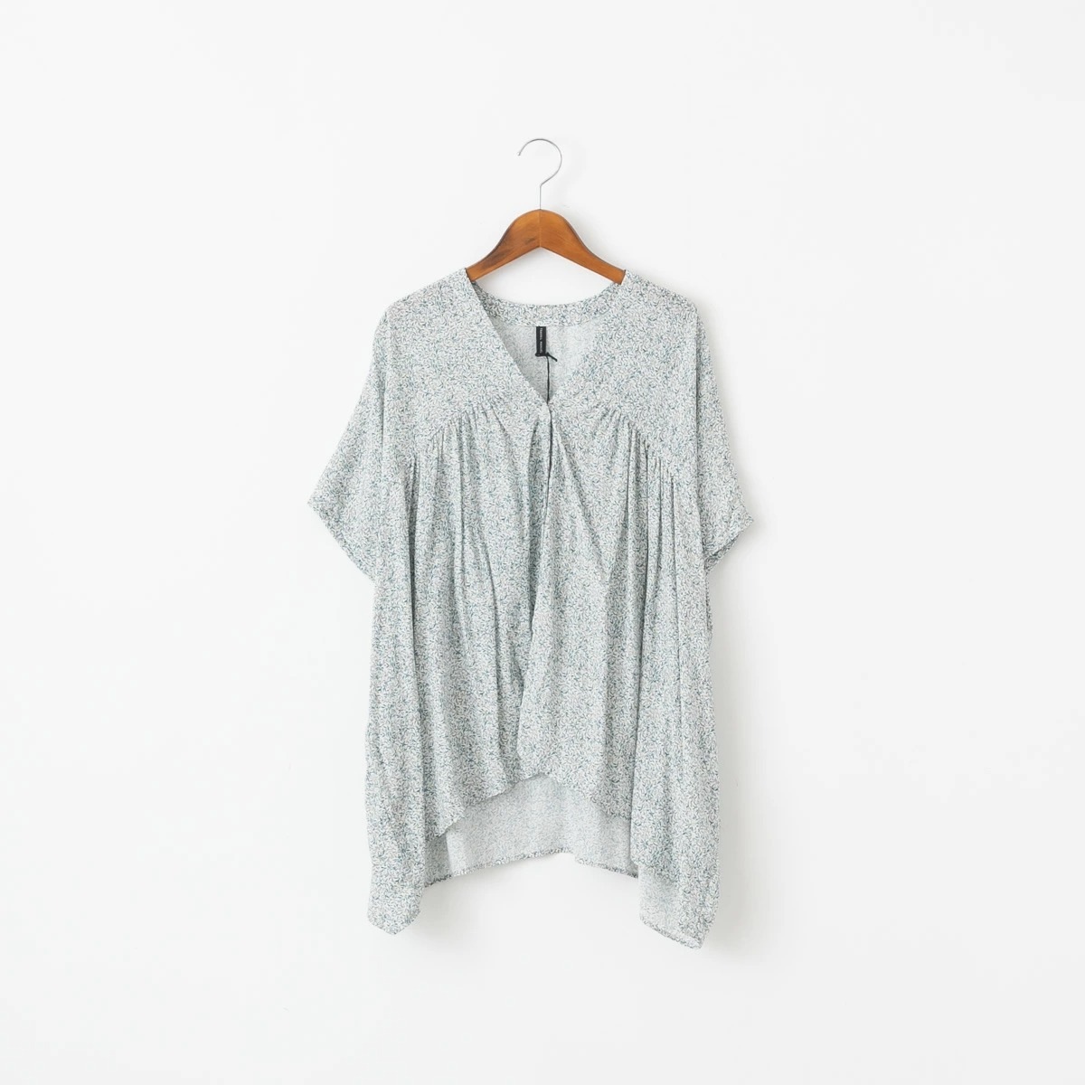 TRAVAIL MANUEL トラバイユ マニュアル フラワー プリント フレンチ ギャザー ブラウス 2色 3013-52