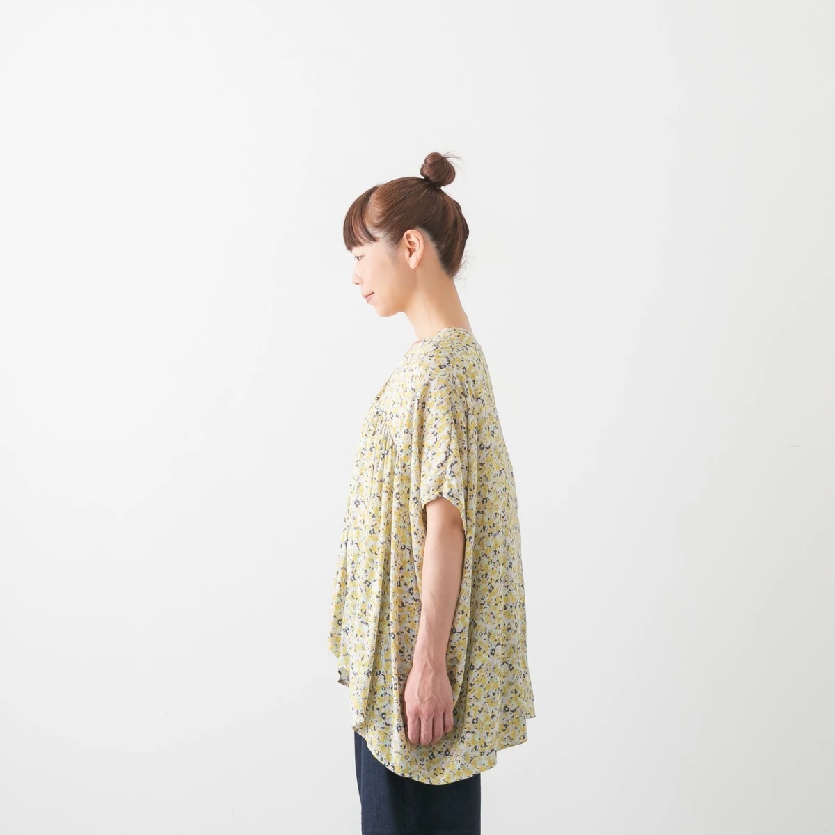 TRAVAIL MANUEL トラバイユ マニュアル フラワー プリント フレンチ ギャザー ブラウス 2色 3013-52