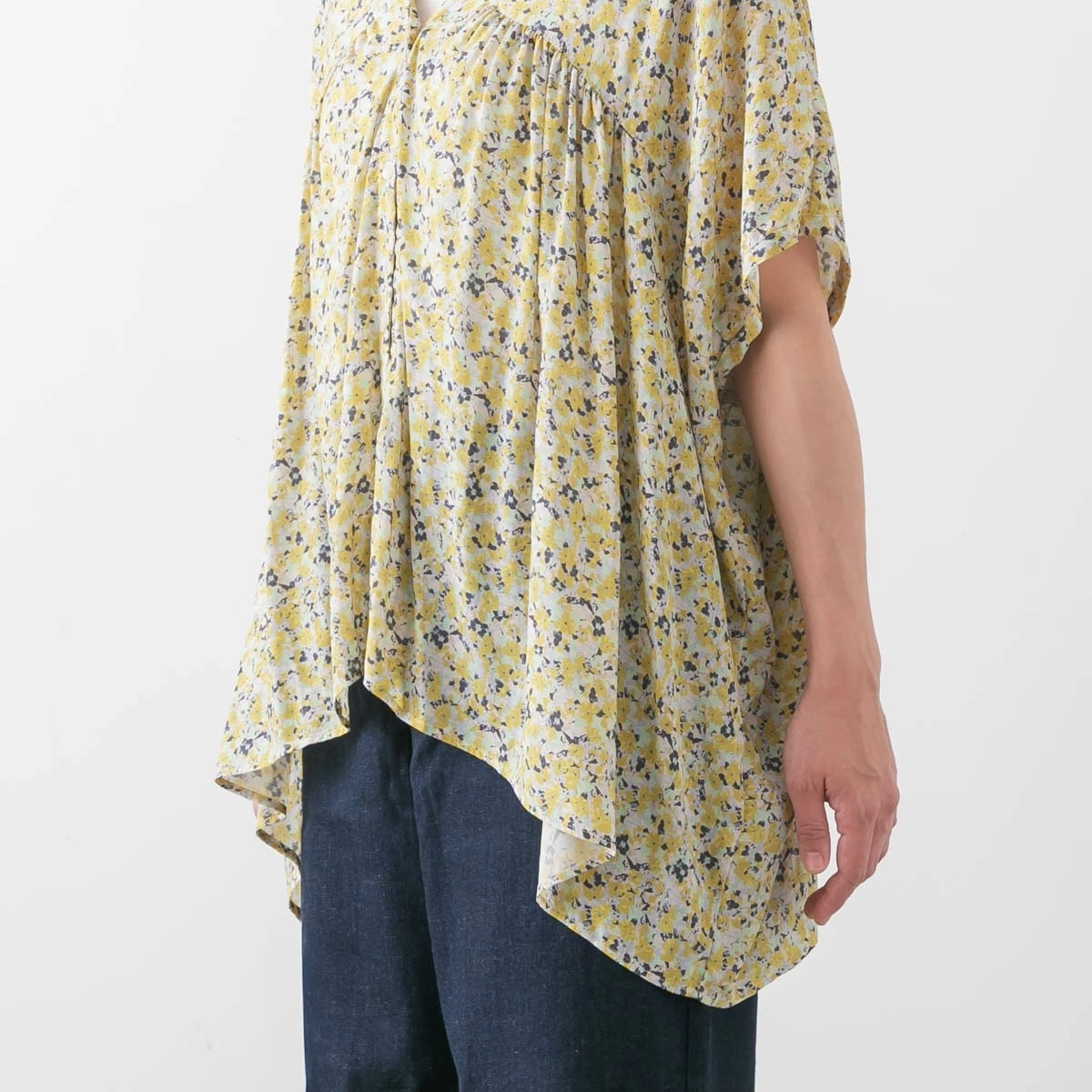 TRAVAIL MANUEL トラバイユ マニュアル フラワー プリント フレンチ ギャザー ブラウス 2色 3013-52