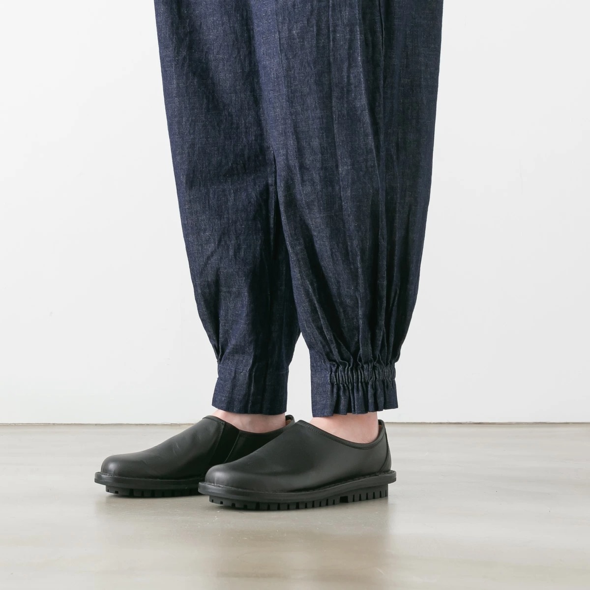 PARIS DE AOUNE パリ ドゥ アオウネ サンカクチャコ コラボ デニム イージーパンツ PA250PT018