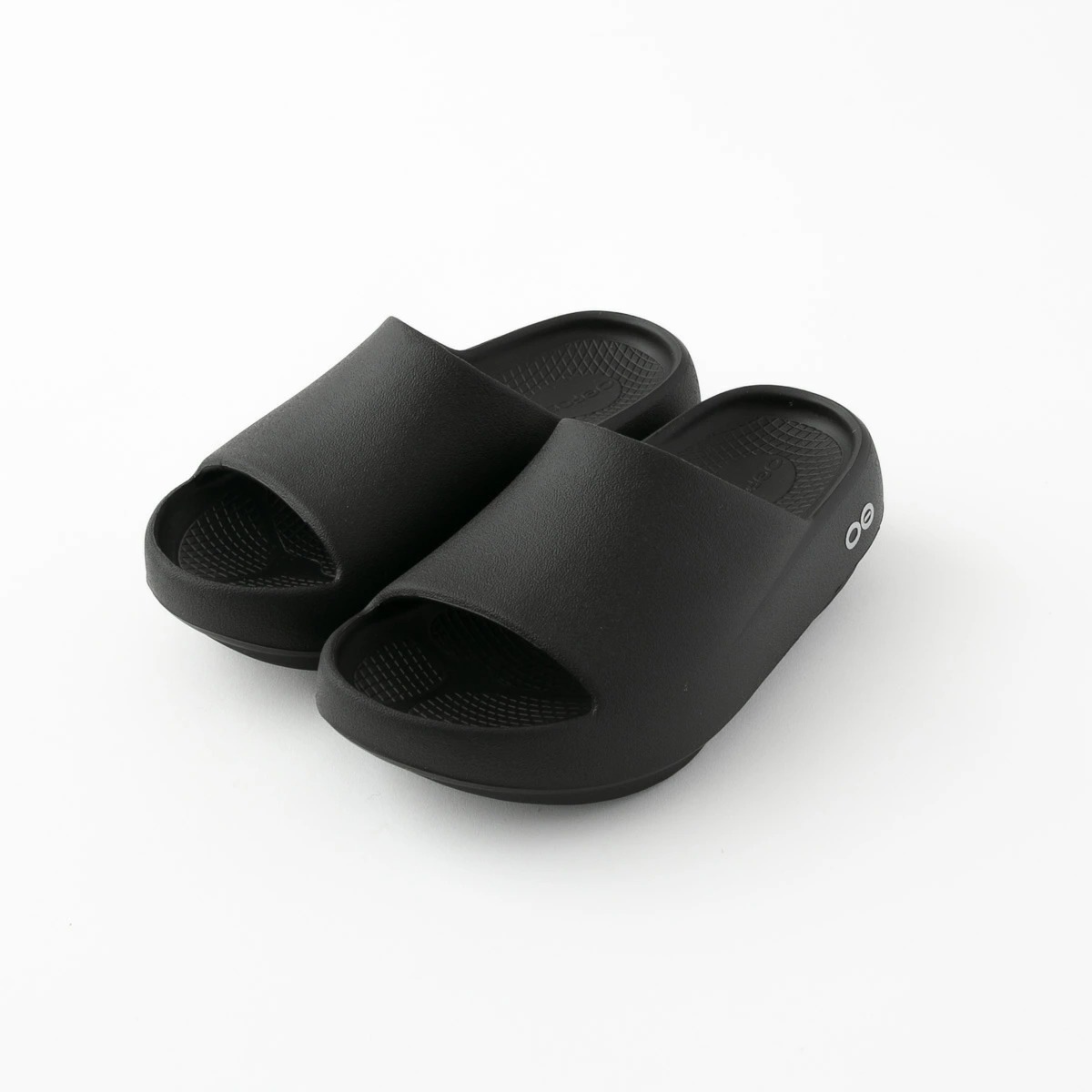 【正規品】OOFOS ウーフォス OOahh Plus ウーアープラス 厚底リカバリーサンダル 2色