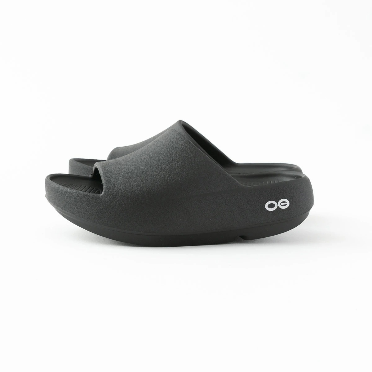 【正規品】OOFOS ウーフォス OOahh Plus ウーアープラス 厚底リカバリーサンダル 2色