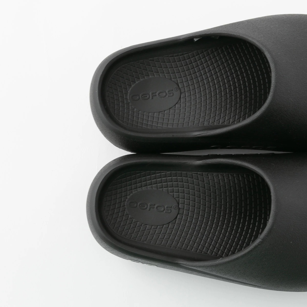【正規品】OOFOS ウーフォス OOahh Plus ウーアープラス 厚底リカバリーサンダル 2色