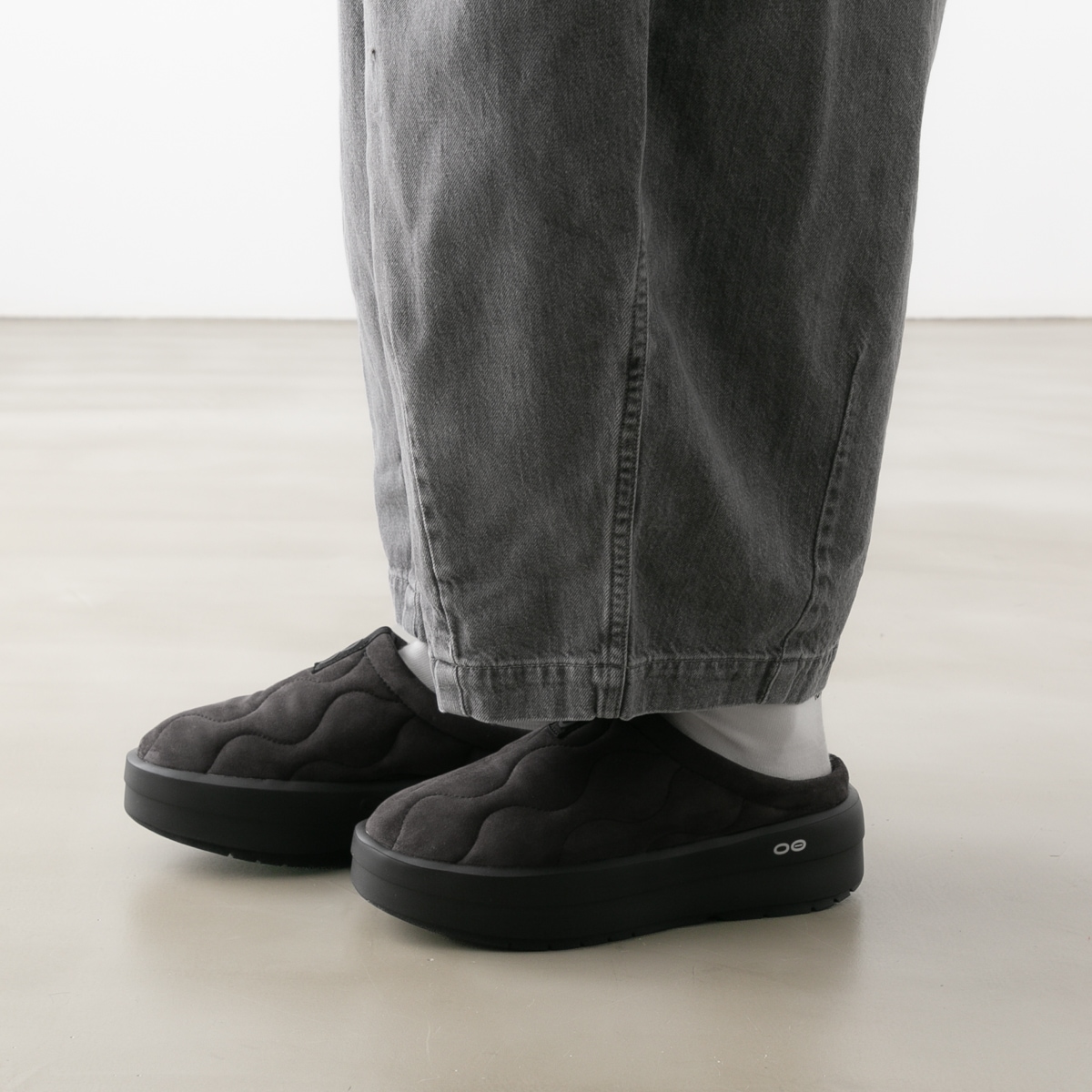 OOFOS ウーフォス Women's OOcoozie Platform Posh リカバリー バックレスミュール