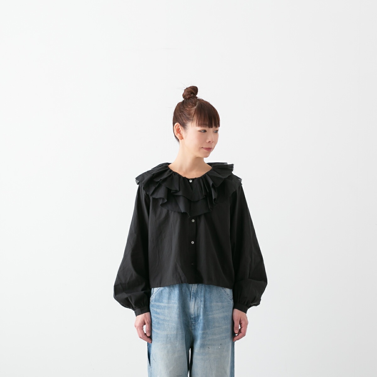 mizuiro ind ミズイロインド フリルカラーシャツ　ブラック mizuiro ind ミズイロインド ダブル フリル シャツ 2色 1-230106
