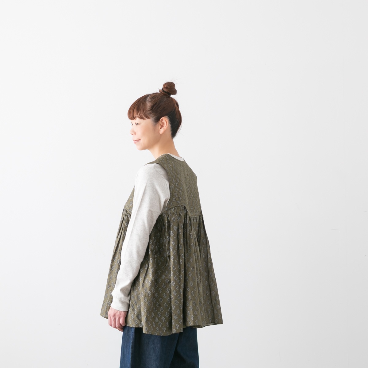 maison de soil メゾンドソイル RAJASTHAN TUCK GATHERED V-NECK SHIRT 80s コットン ボイル フラワー ブロック プリント ギャザー ノースリーブ シャツ 2色 NMDS25552