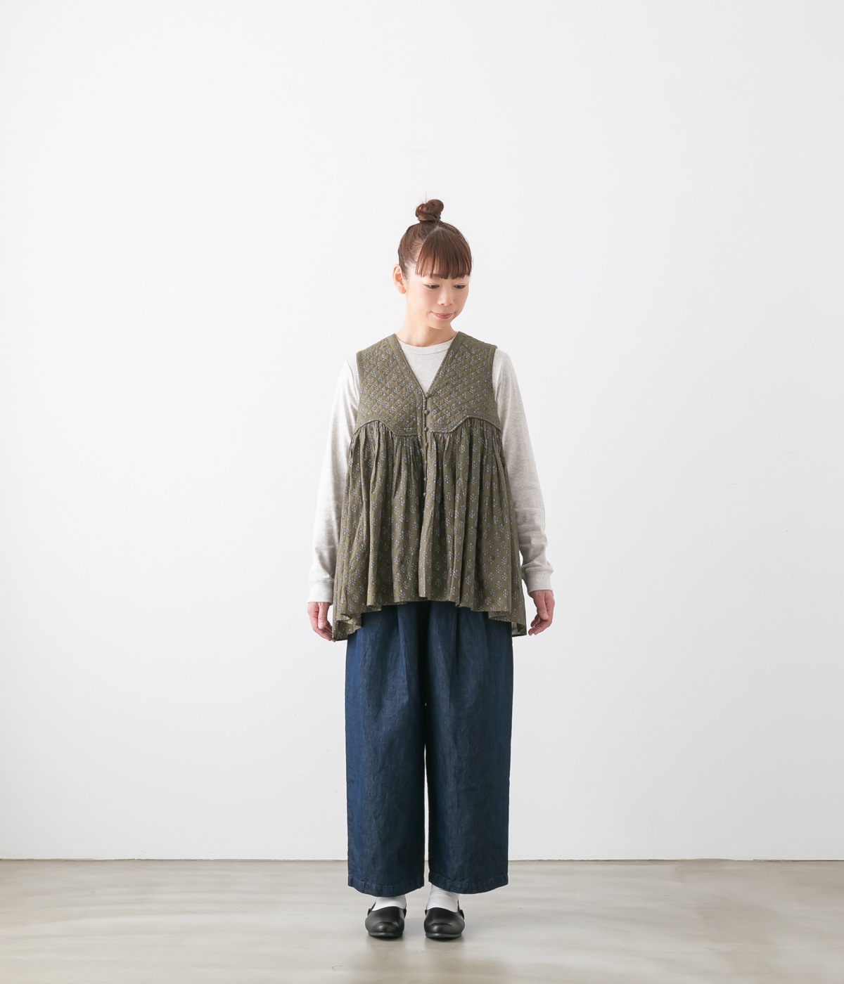 maison de soil メゾンドソイル RAJASTHAN TUCK GATHERED V-NECK SHIRT 80s コットン ボイル フラワー ブロック プリント ギャザー ノースリーブ シャツ 2色 NMDS25552
