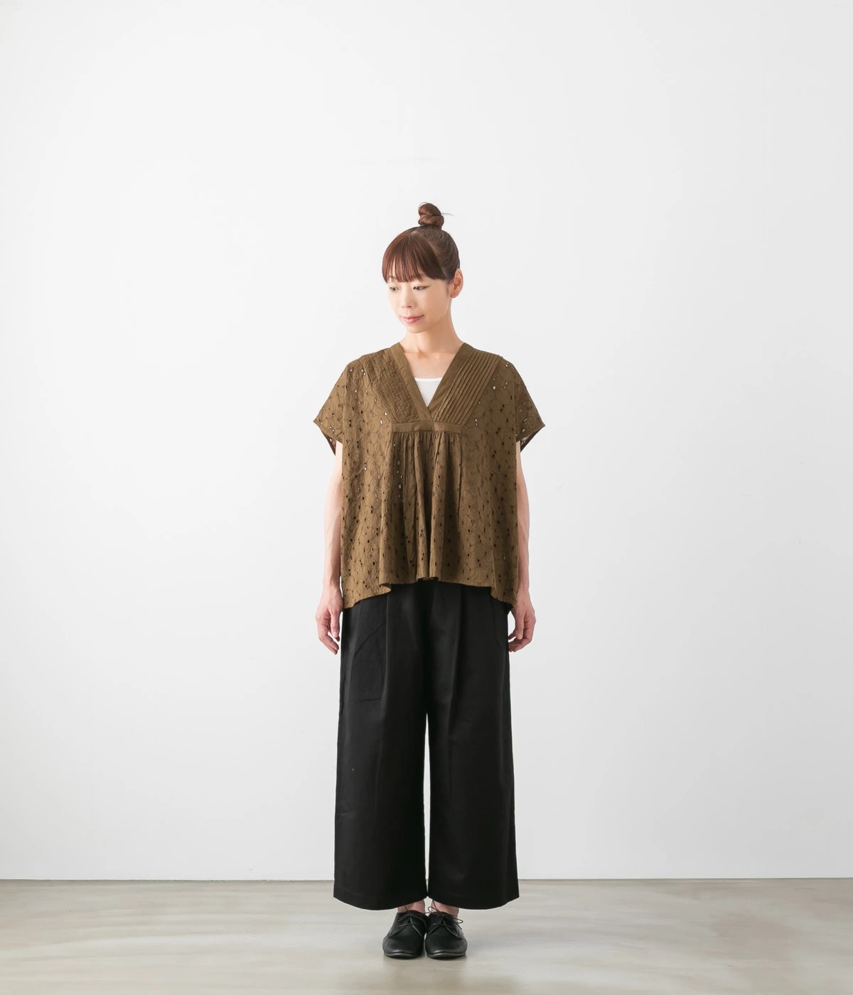 SOIL ソイル V-NECK PINTUCK FRENCH SLEEVE SHIRT ヘムラ 刺繍 Vネック