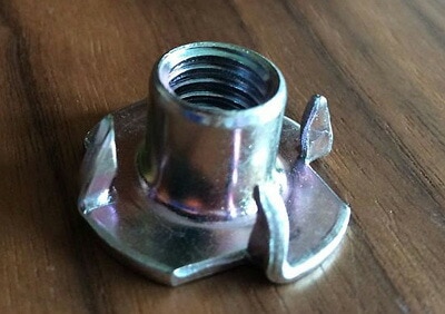 クライミングホールド取り付け用　爪付きTナット 10mm 材質：スチール 30個までメール便対応