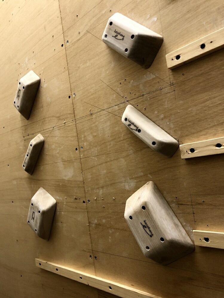 青楓社(seifusya)KAZAHANAカザハナhopelessgripホープレスグリップトレーニングホールド【W1002個】ナイロン小物入れ付きカチプレートクライミング木製ホールドウッドホールドトレーニング