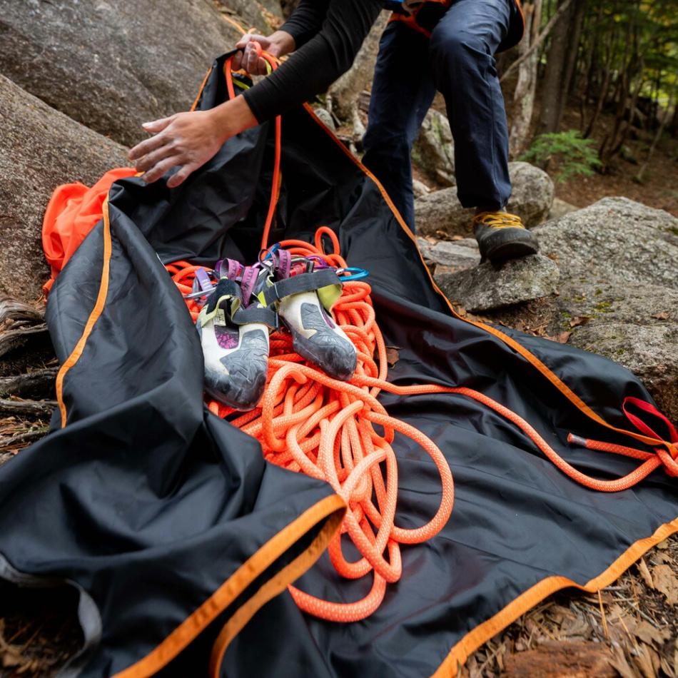 ペツル PETZL タープ S012AA00 ブラック シンプルなロープタープ 大型 
