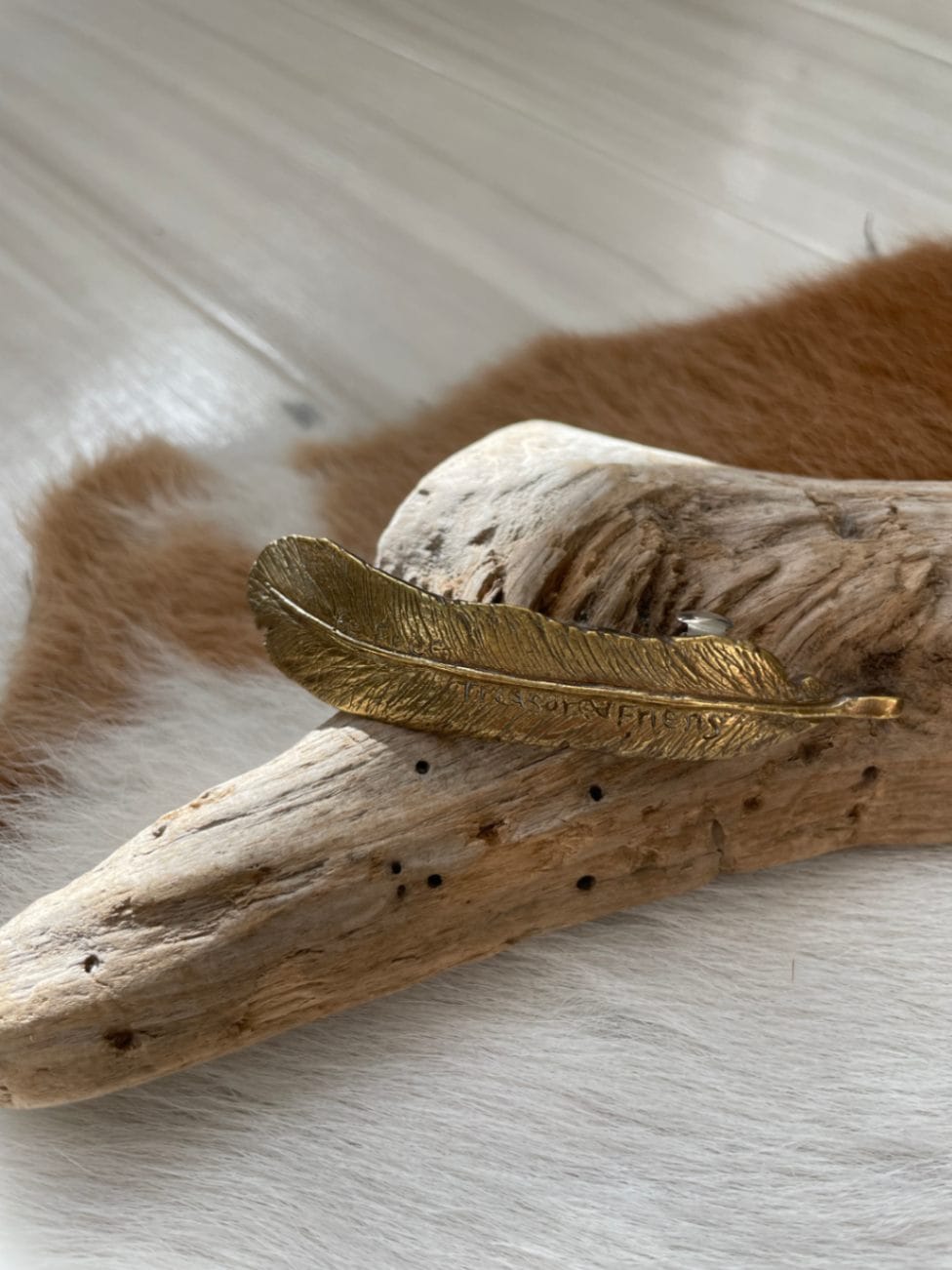 ＜treasured friends＞Feather Brass Barretta
