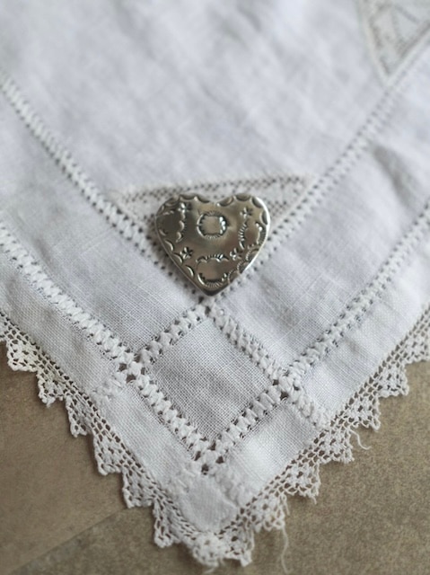 ＜Indian Jewelry＞stamp work heart silver brooch3