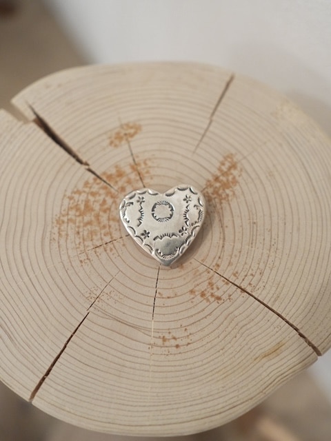 ＜Indian Jewelry＞stamp work heart silver brooch3