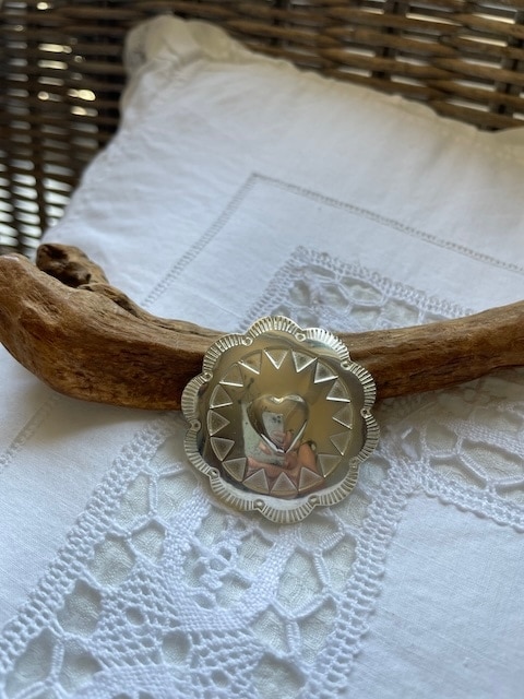 ＜ADRAR＞concyo motif silver coating brooch