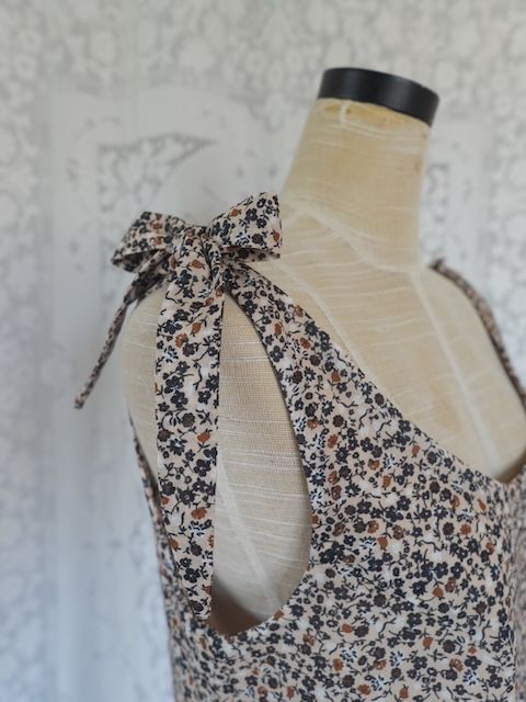 ＜I'm Laughy＞flower pattern Shoulder tie allinone