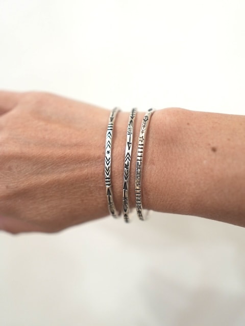 ＜ENB＞NarrowStampWorkSilverBangle