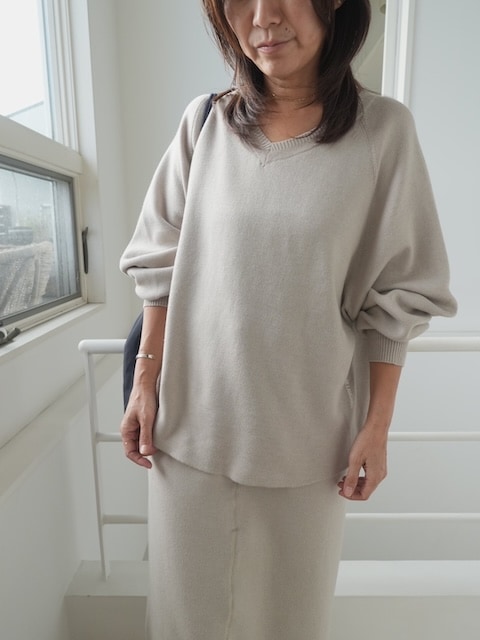 ＜select＞v neck round tops