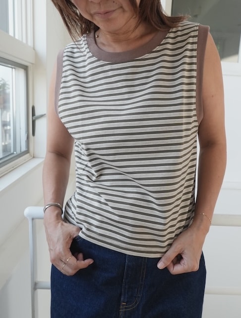 ＜select＞border no sleeve tops