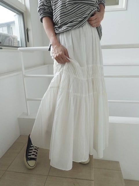 ＜select＞tuck gather skirt