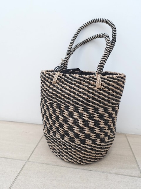 ＜select＞monotone kago bag