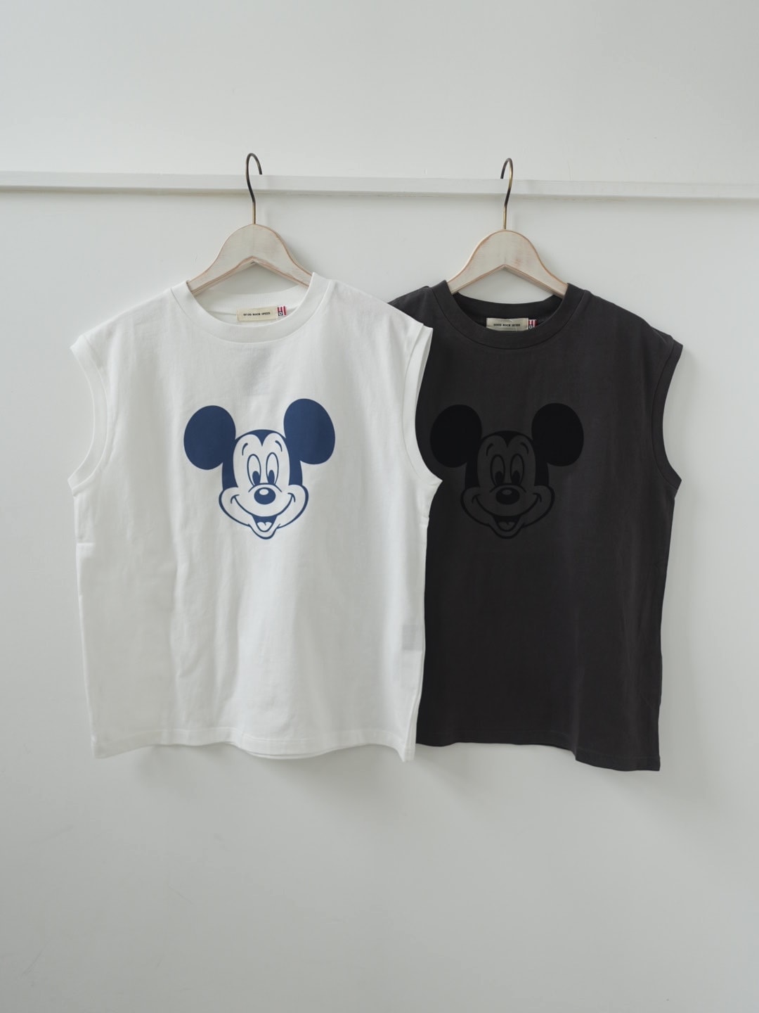 <select>mickey flock print tops