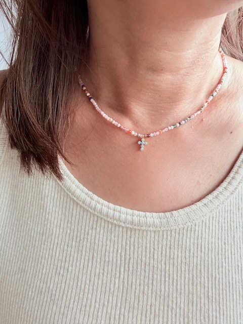 ＜select＞mini pierres roses croix necklace