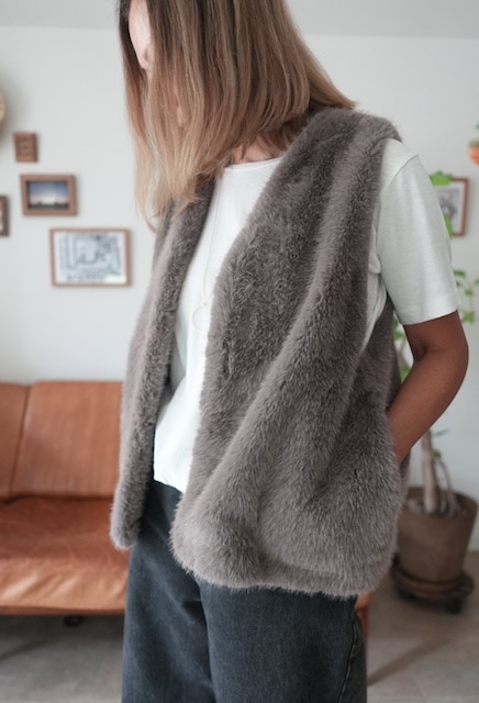 ＜select＞back gather fur vest