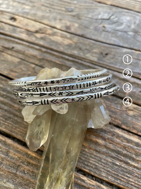 ENB＞NarrowStampWorkSilverBangle |Bangle| BLUE HORIZON