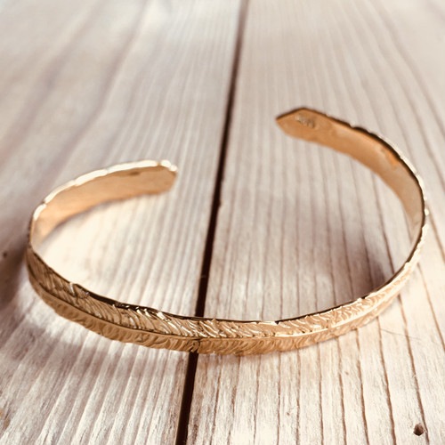 ＜treasured friends＞Long feather bangle Silver / Gold