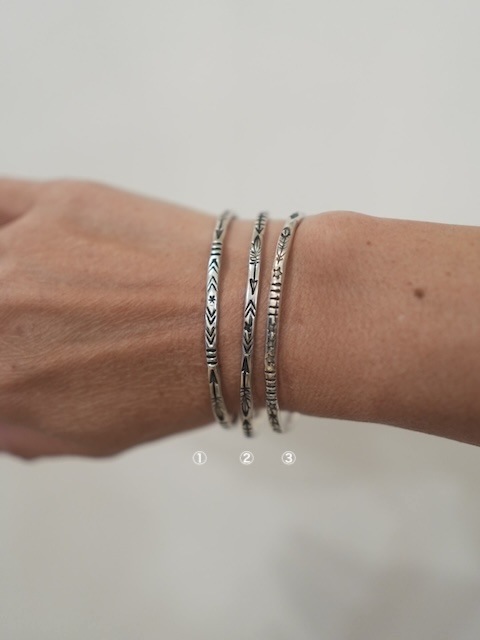 ＜ENB＞NarrowStampWorkSilverBangle