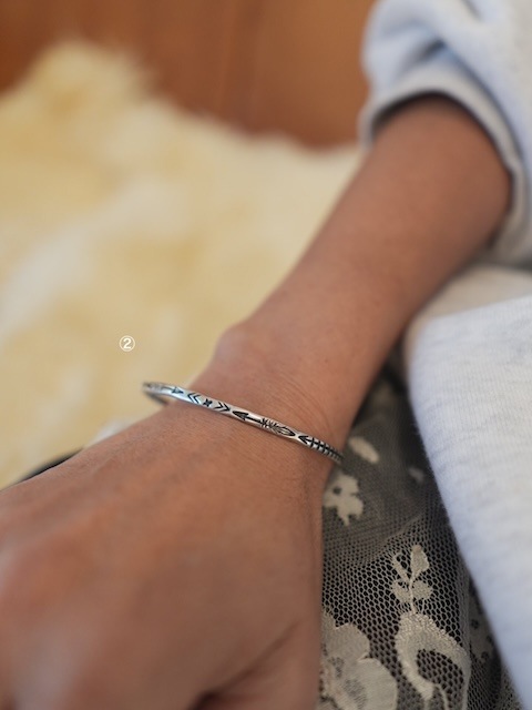 ＜ENB＞NarrowStampWorkSilverBangle