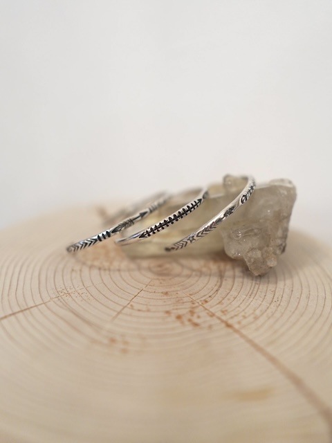 ＜ENB＞NarrowStampWorkSilverBangle