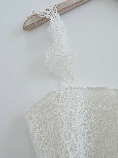 <select>lace bustier tops