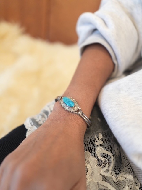 ＜Indian Jewelry＞turquoise flower silver frame bangle
