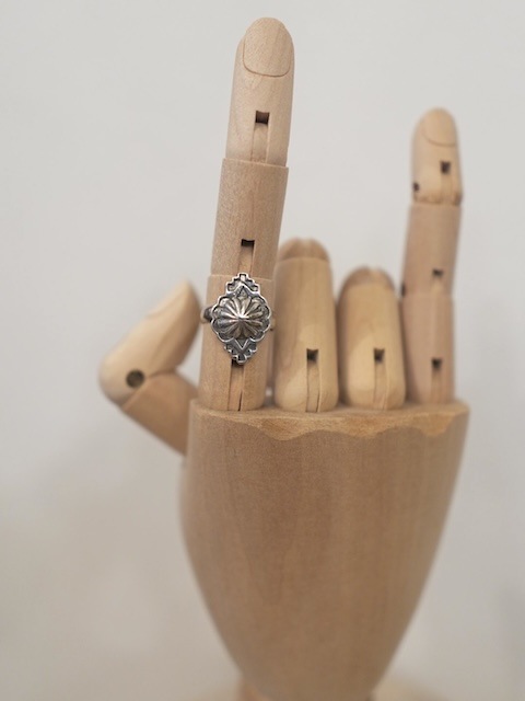 ＜Indian Jewelry＞OvalConchoSilverRing