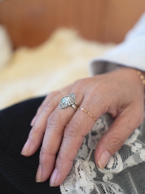 ＜Indian Jewelry＞OvalConchoSilverRing