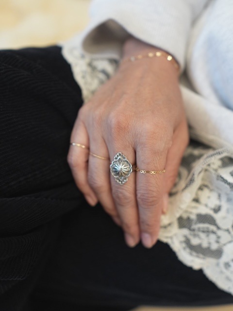 ＜Indian Jewelry＞OvalConchoSilverRing