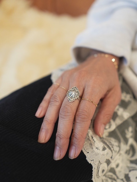 ＜Indian Jewelry＞OvalConchoSilverRing